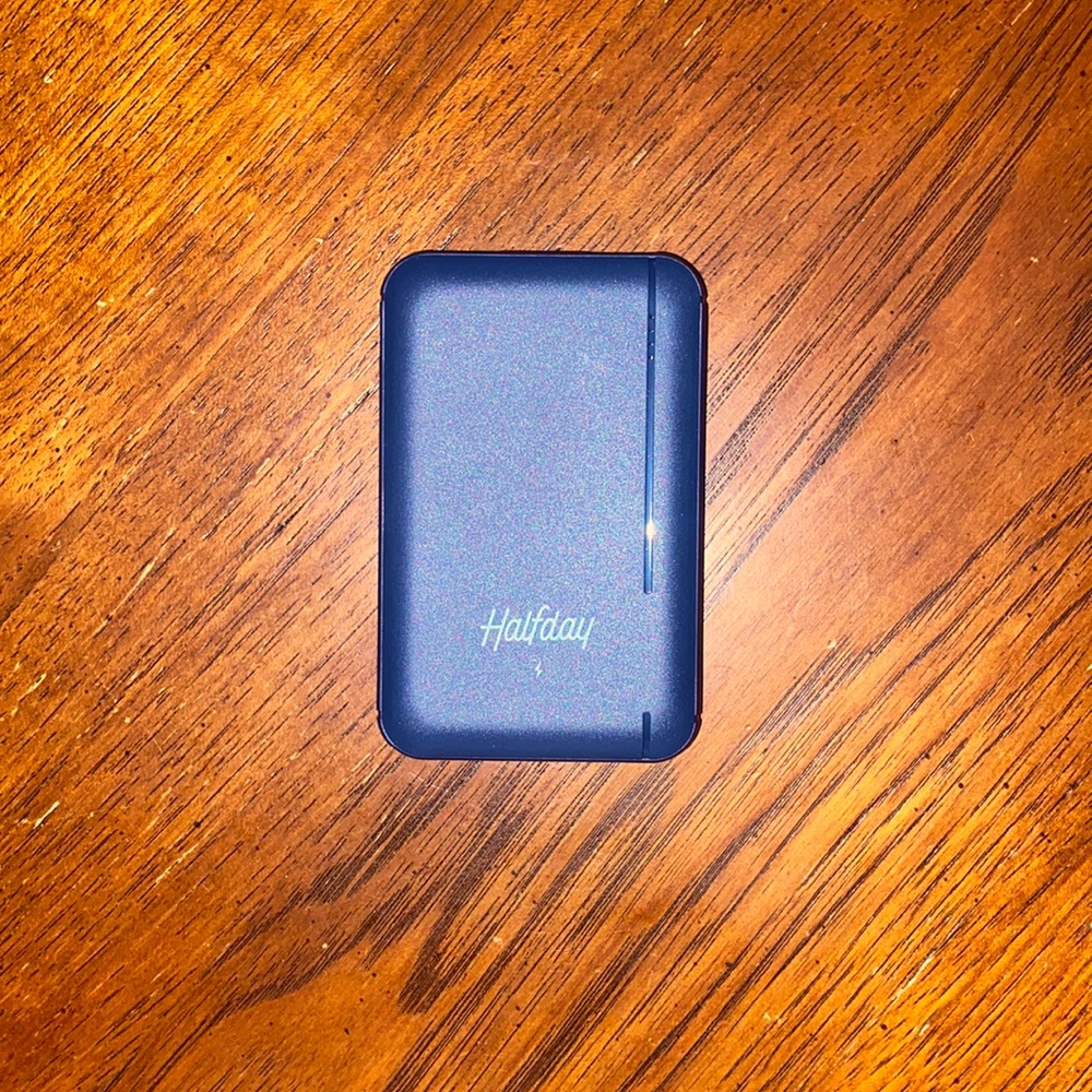 Halfday - Portable Charger